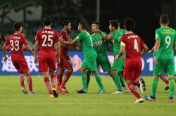 爱游戏真人体育娱乐 -清晨山东男篮调整名单以备亚冠；临场应变环节打磨；悬念犹存；球探报告显示潜力的简单介绍