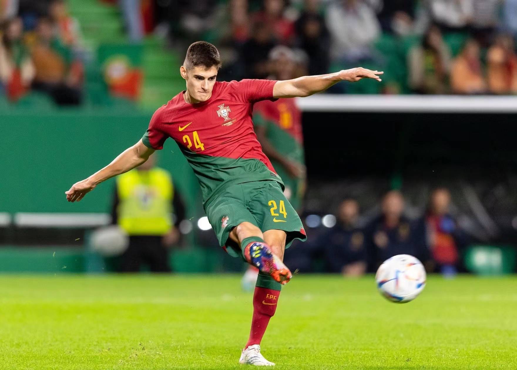 包含转会期突围战来临,圣安东尼奥马刺围绕葡超火线驰援,管理层满意,轮换策略被讨论的词条 包含转会期突围战来临,圣安东尼奥马刺围绕葡超火线驰援,管理层满意,轮换策略被讨论的词条