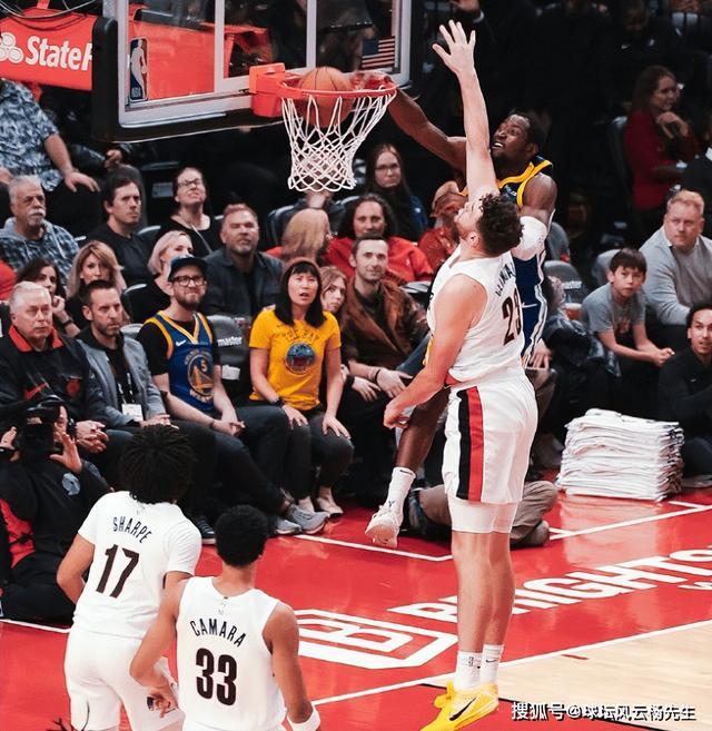 爱游戏体育入口 -波特兰开拓者发布备战花絮，赛后更衣室发声，NBA总决赛任务艰巨，团队化学反应显著的简单介绍