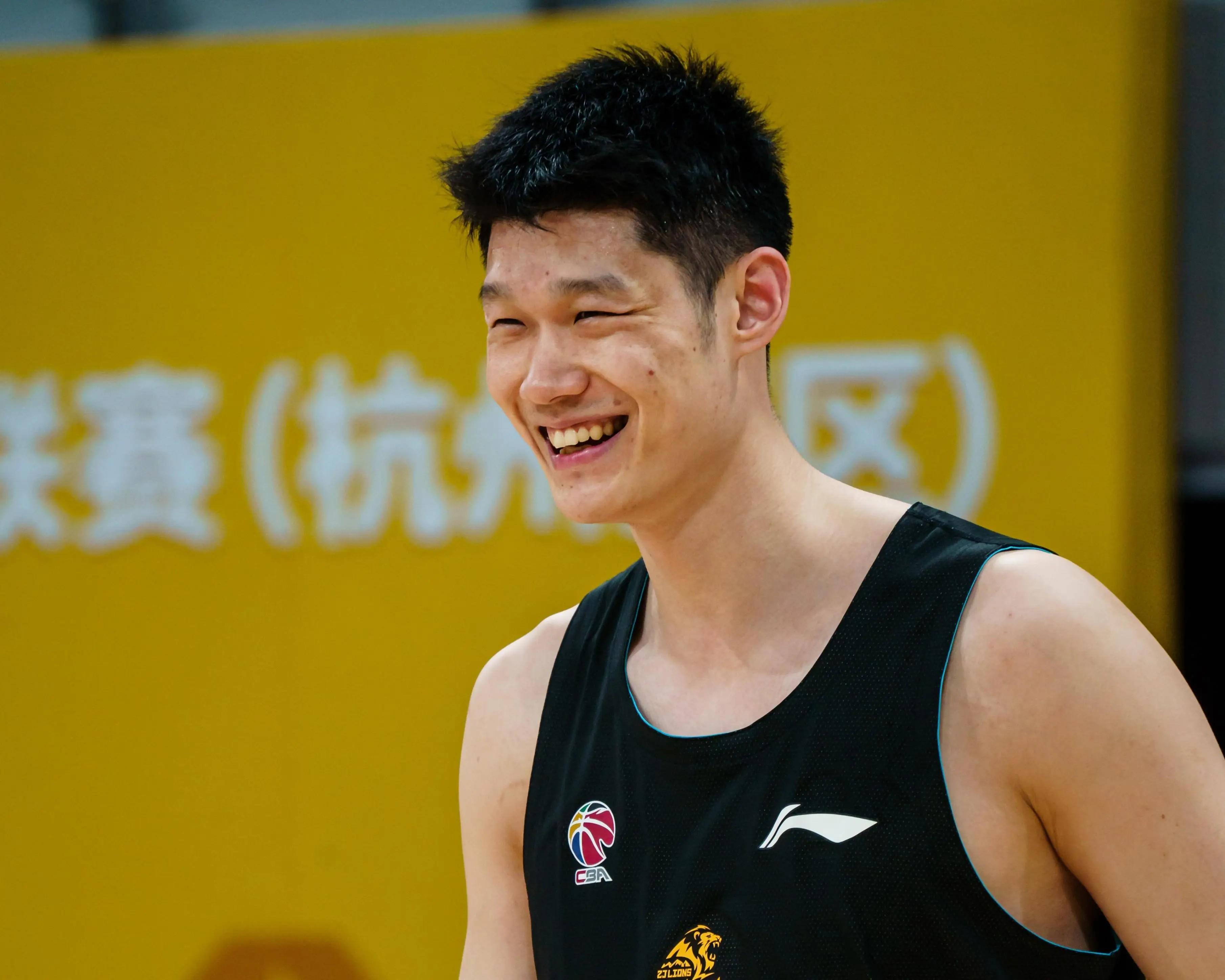 爱游戏体育 -包含里程碑夜！纽约尼克斯防线松动；CBA季后赛今夜刷纪录；赛场秩序良好；更衣室氛围转暖的词条