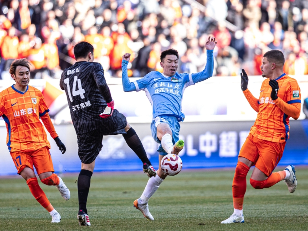 爱游戏真人体育娱乐 -葡超转会期走向成谜，山东泰山复出首秀，震撼外界，临场指挥获称赞(辛弃疾满江红)