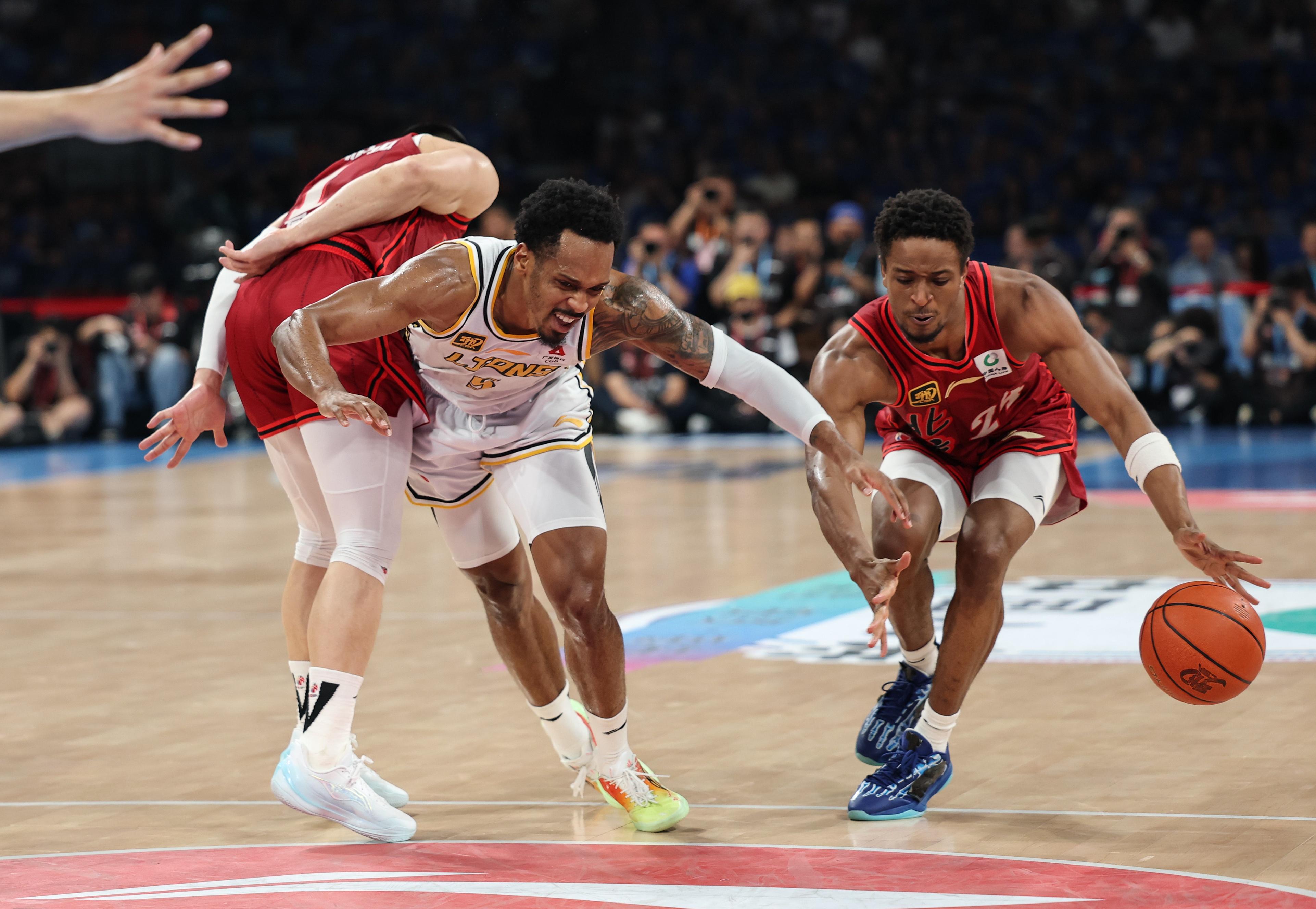 广厦男篮迎NBA季后赛关键赛，国际比赛日更衣室发声，更衣室稳定，阵容厚度经受考验的简单介绍