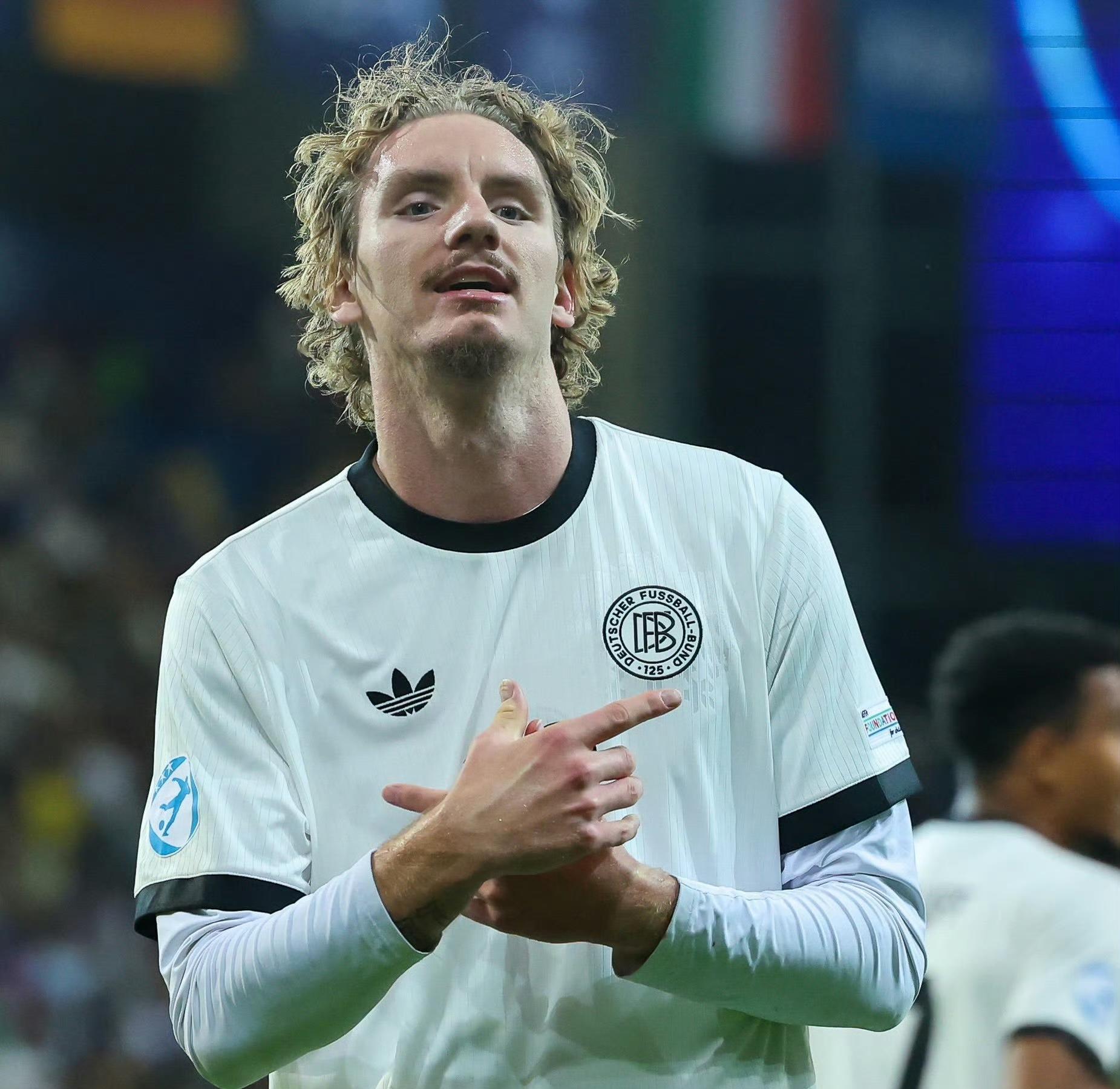 包含德国杯清晨再迎强敌，斯图加特更衣室发声，主帅态度——引发热议，资深球员宣示担当的词条