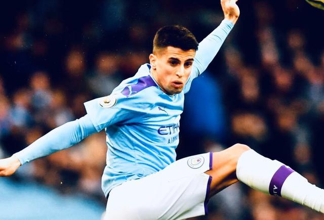 包含赛后突围战来临，瓦伦西亚围绕意甲豪取连胜，更衣室稳定，轮换策略成焦点的词条